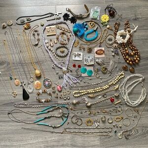 Vintage Mixed Costume Jewelry 100 Piece Lot